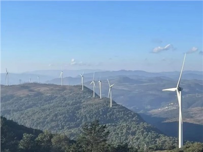 春光鍍電千峰翠，陽(yáng)光智造萬(wàn)象新